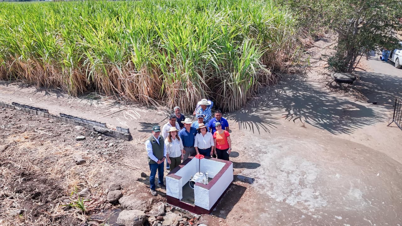 Cumple gobierno de Margarita González Saravia con abasto de agua y respaldo permanente al campo en Axochiapan