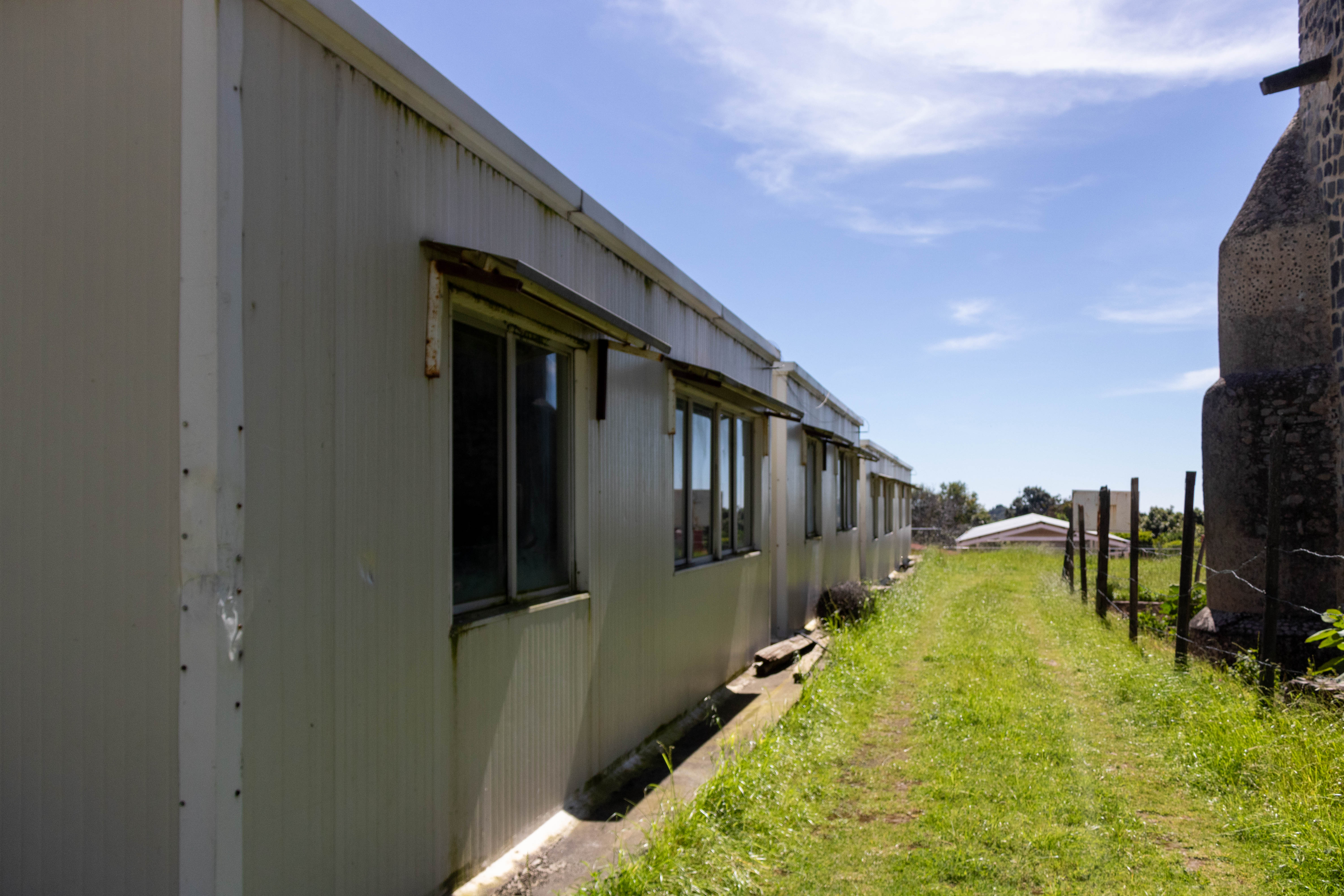 Iglesia al lado de Escuela