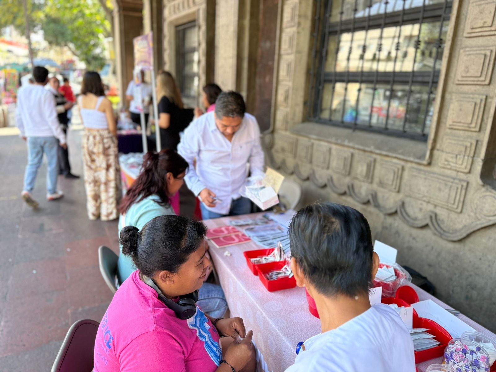 Realizan Gobierno del estado y activistas jornada de aplicación gratuita de pruebas rápidas de VIH y entrega de preservativos Realizan Gobierno del estado y activistas jornada de aplicación gratuita de pruebas rápidas de VIH y entrega de preservativos