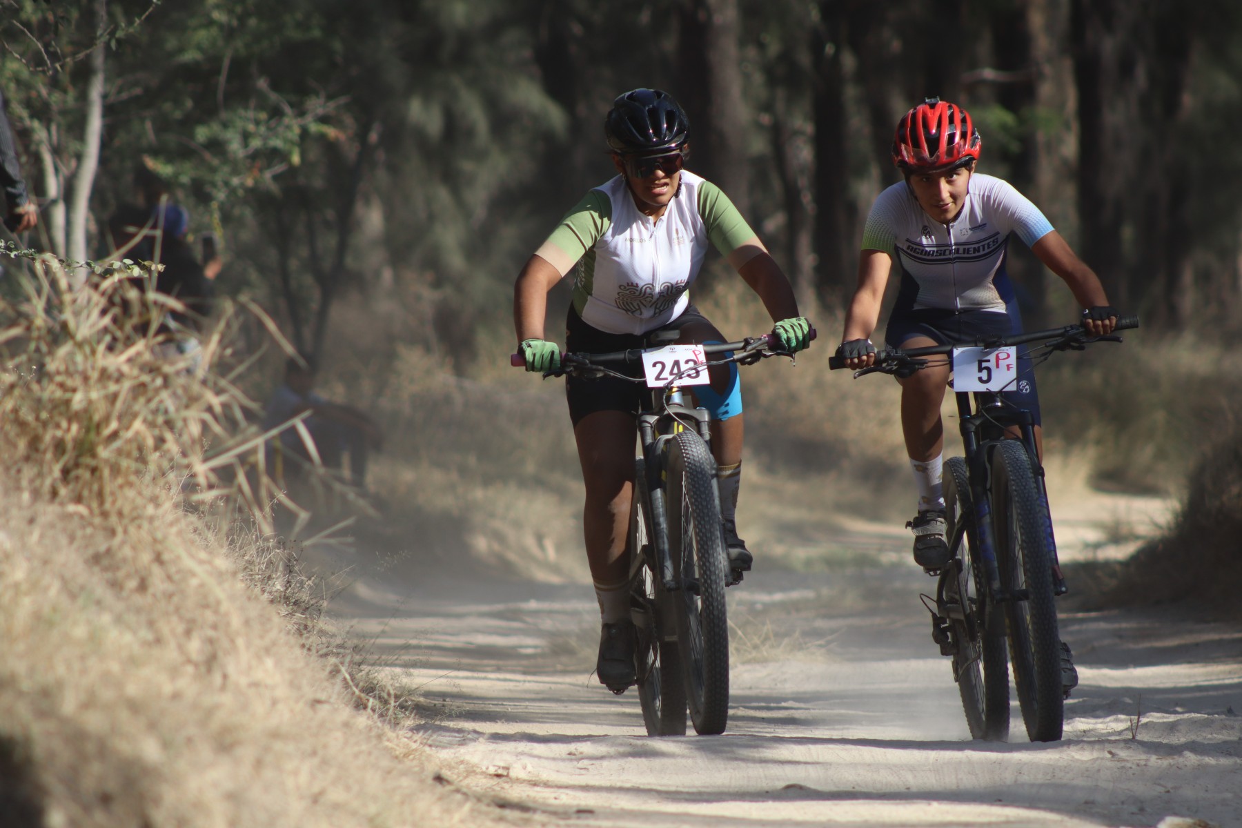 Representarán dos mujeres morelenses al estado en ciclismo MTB de Olimpiada Nacional