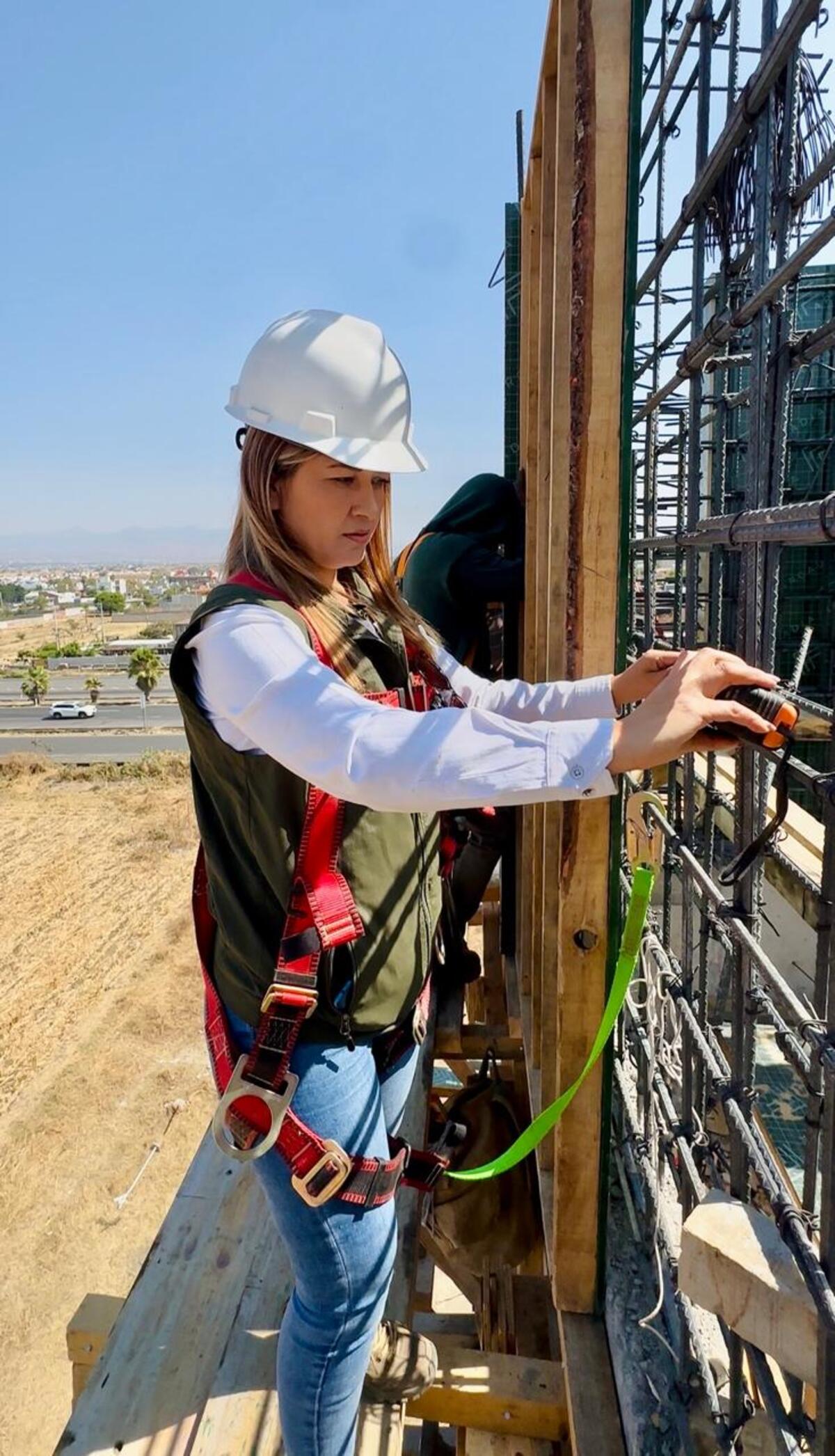 Acerca Eva Montes el agua a comunidades de Morelos desde la ingeniería