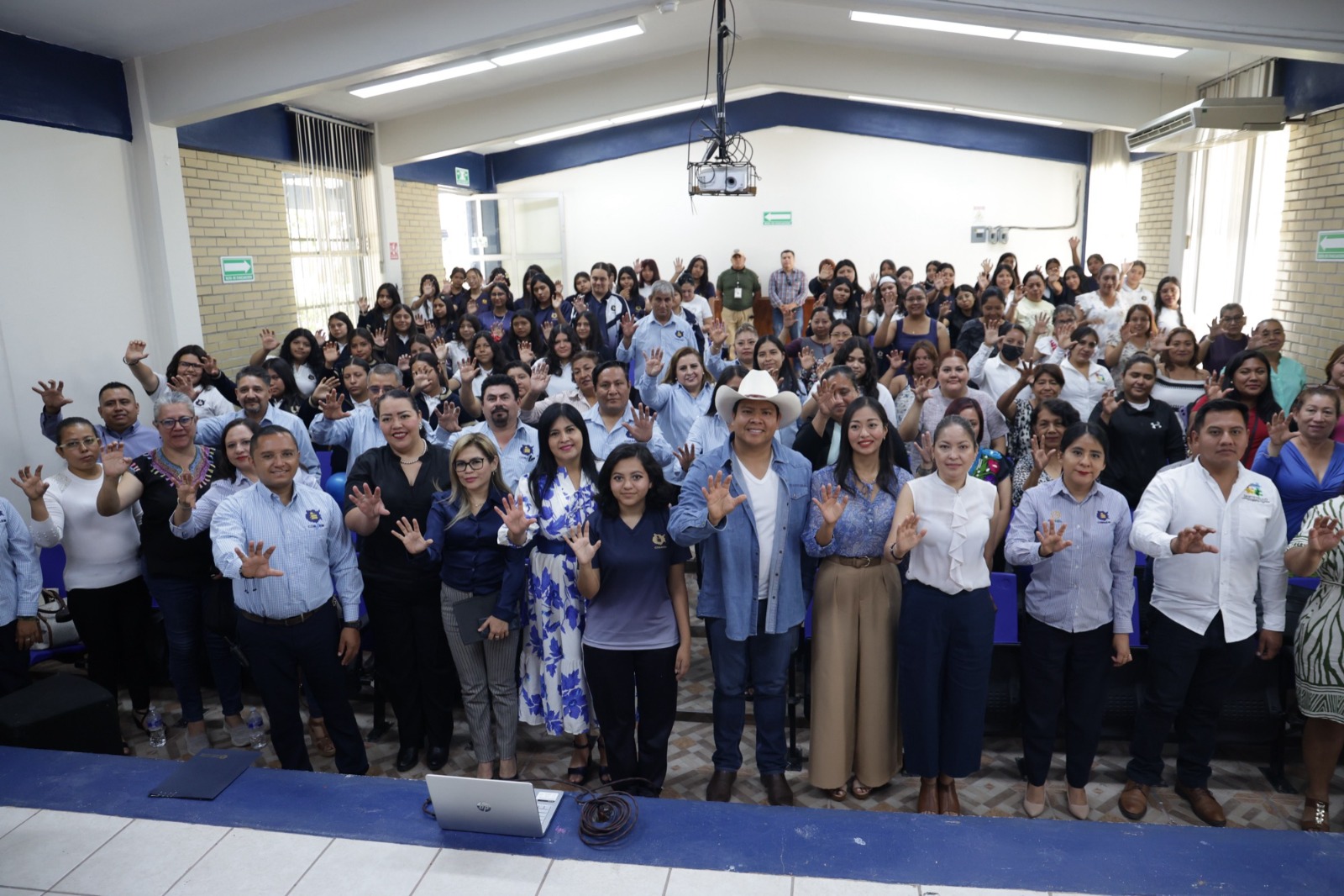 Rehabilita Cobaem auditorio en el plantel 11 Jantetelco en beneficio de 358 estudiantes