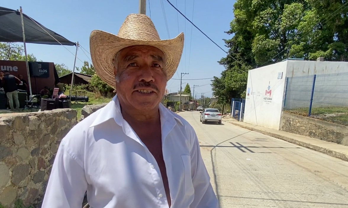 Agradecen habitantes de Hueyapan nueva pavimentación en el Barrio de San Miguel