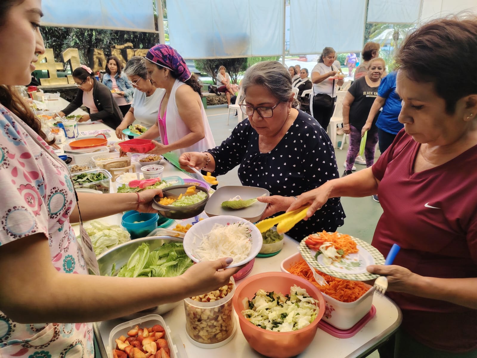 Mejoran calidad de vida En Casa de Día “El Tabachín“  con cursos y talleres de nutrición