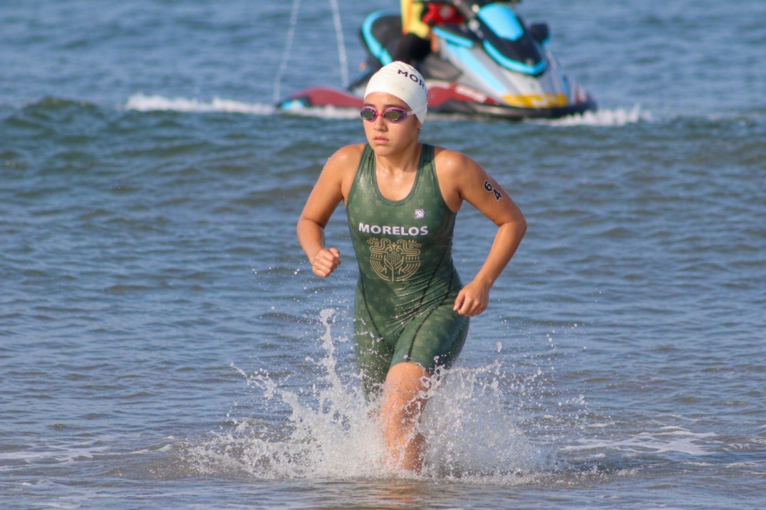 Se consolida Themis Martínez entre las 10 mejores del país en acuatlón