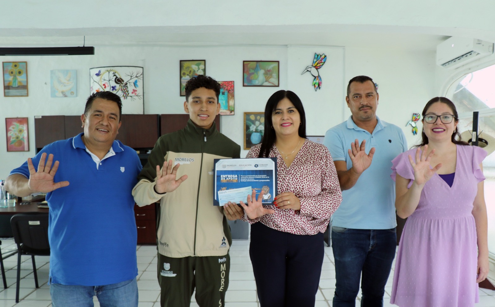 Entrega Cobaem apoyo extra a estudiante para competir en Olimpiada Nacional Conade 2026