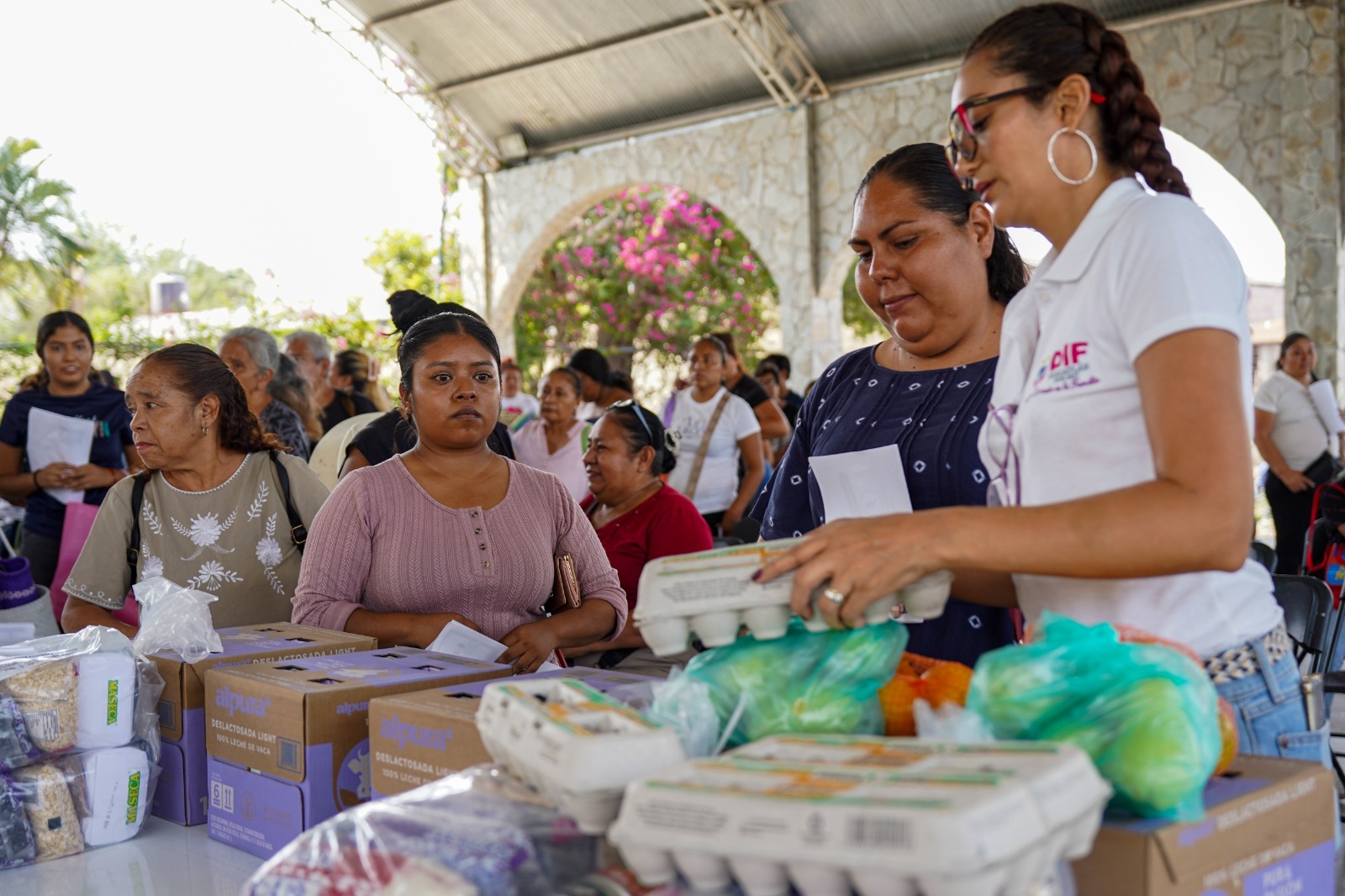 Acerca DIF Morelos alimentación nutritiva a familias de la región sur poniente