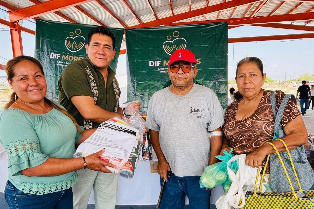  Avanza SEDIF en la distribución de canastas alimentarias en Temixco y Xochitepec