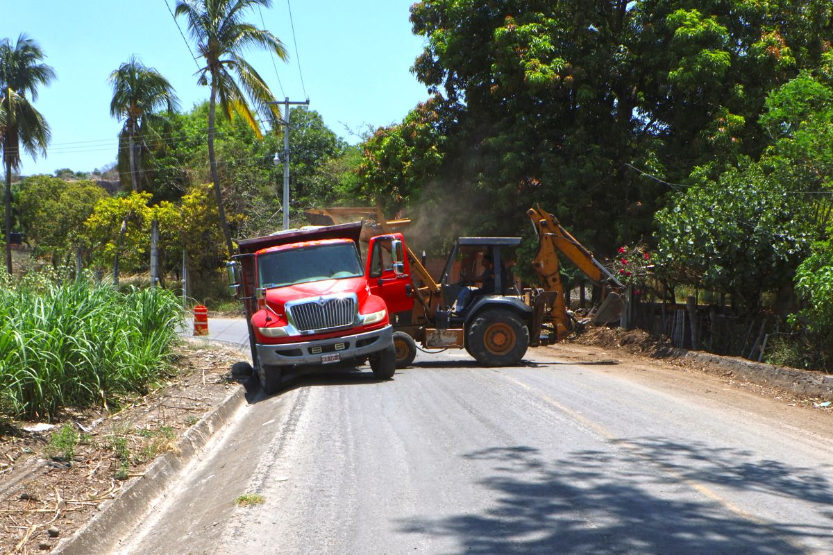 Arranca segunda etapa de rehabilitación del camino Mazatepec-Puente de Ixtla