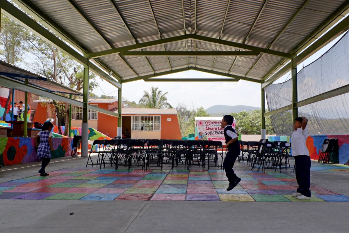  Mejora nueva techumbre condiciones de estudiantes en primaria de Yautepec