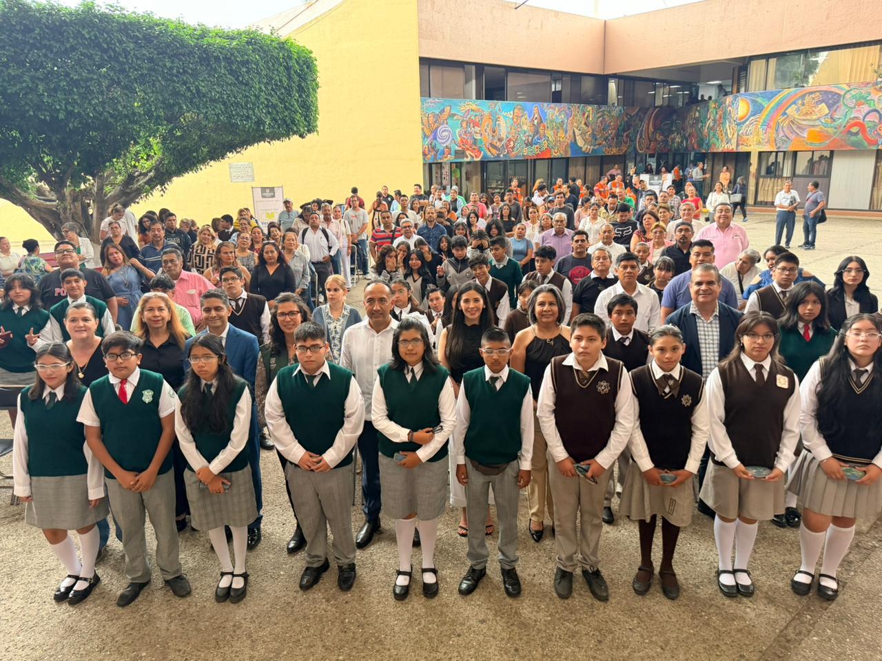 Inicia IEBEM entrega gratuita de lentes para estudiantes de secundaria