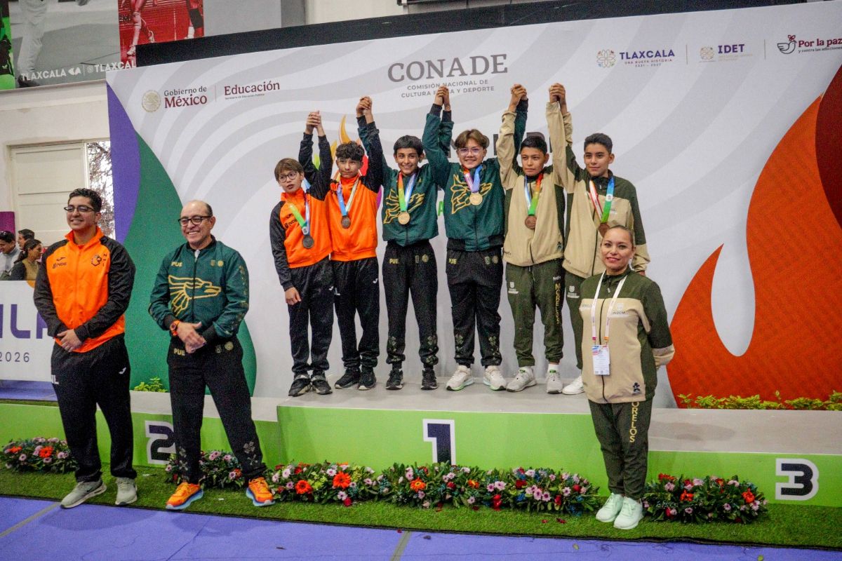 Obtienen morelenses medalla de bronce en gimnasia trampolín