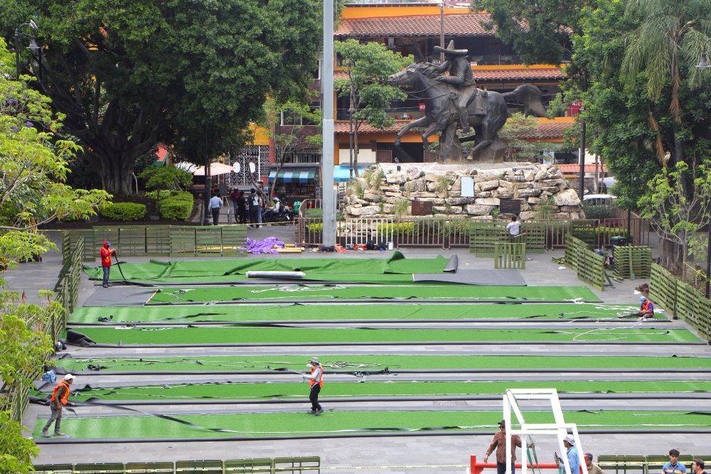 Se instala cancha de futbol pública en Plaza General Emiliano Zapata Salazar
