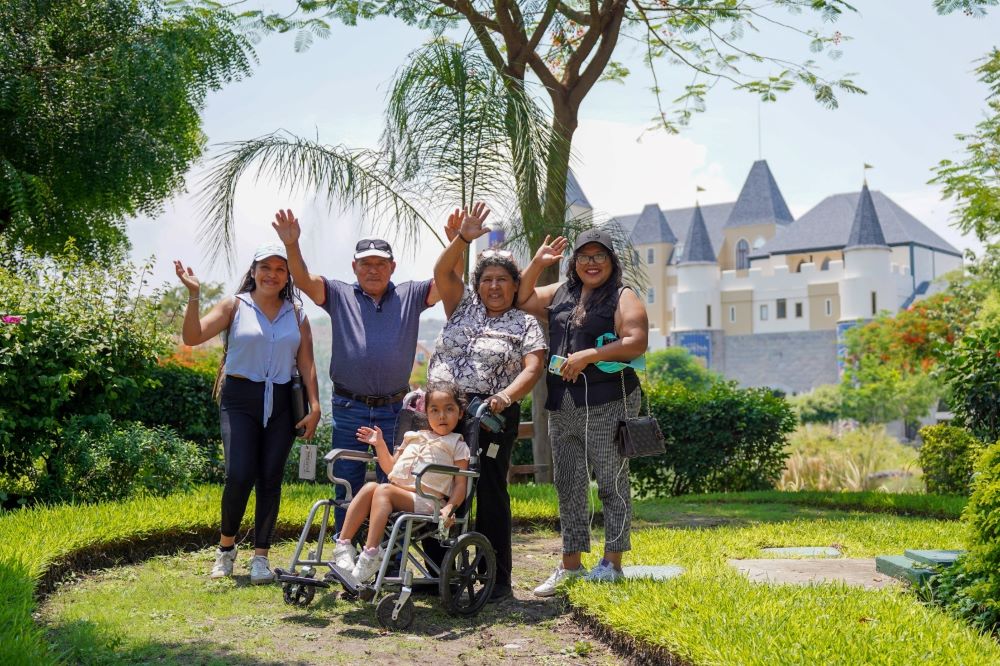 Logra SEDIF experiencia mágica e inolvidable para usuaria del CREE Morelos y su familia en Mundo Imáyina