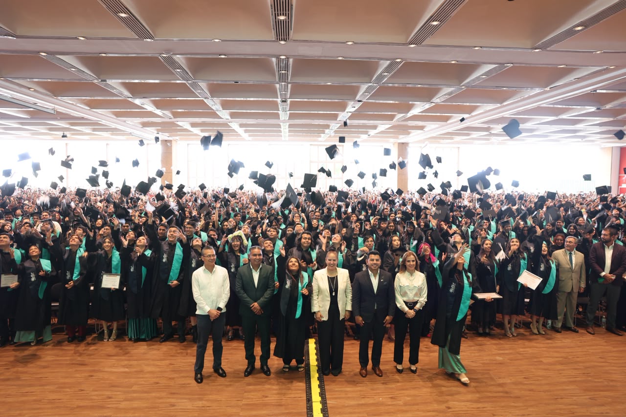 Celebra Gobierno de Morelos graduación de la XXVI generación de la UTEZ