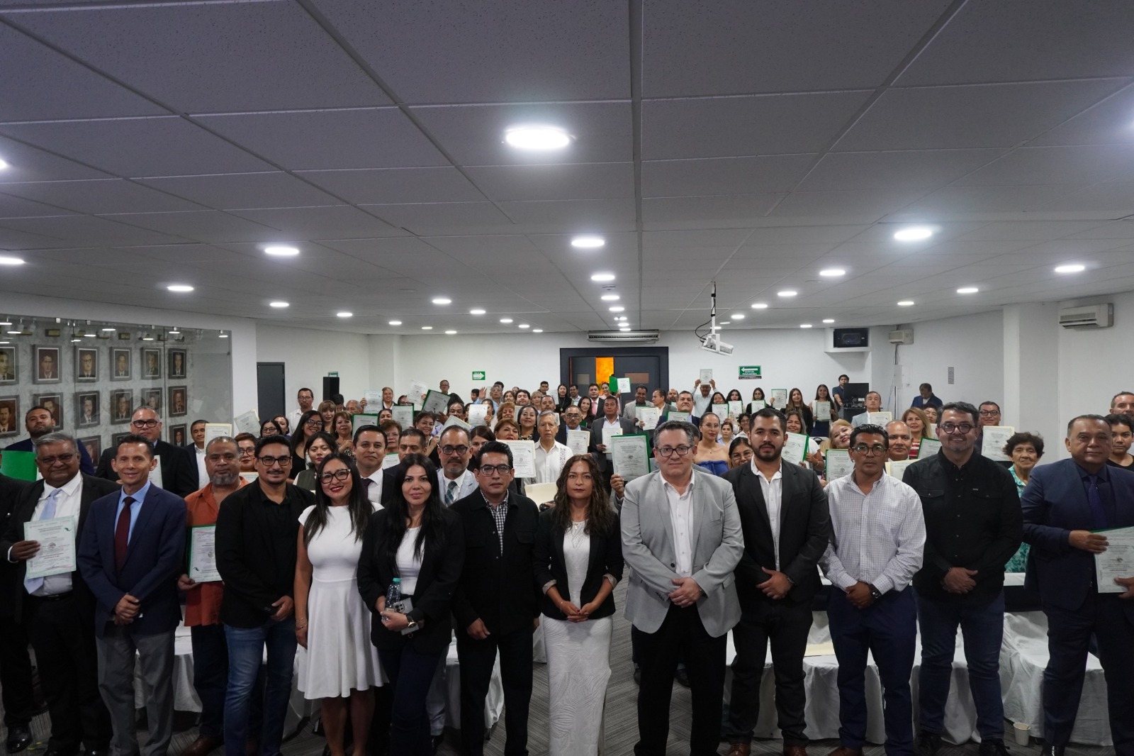 Entrega Icatmor constancias del programa de capacitación en litigación oral, civil y familiar