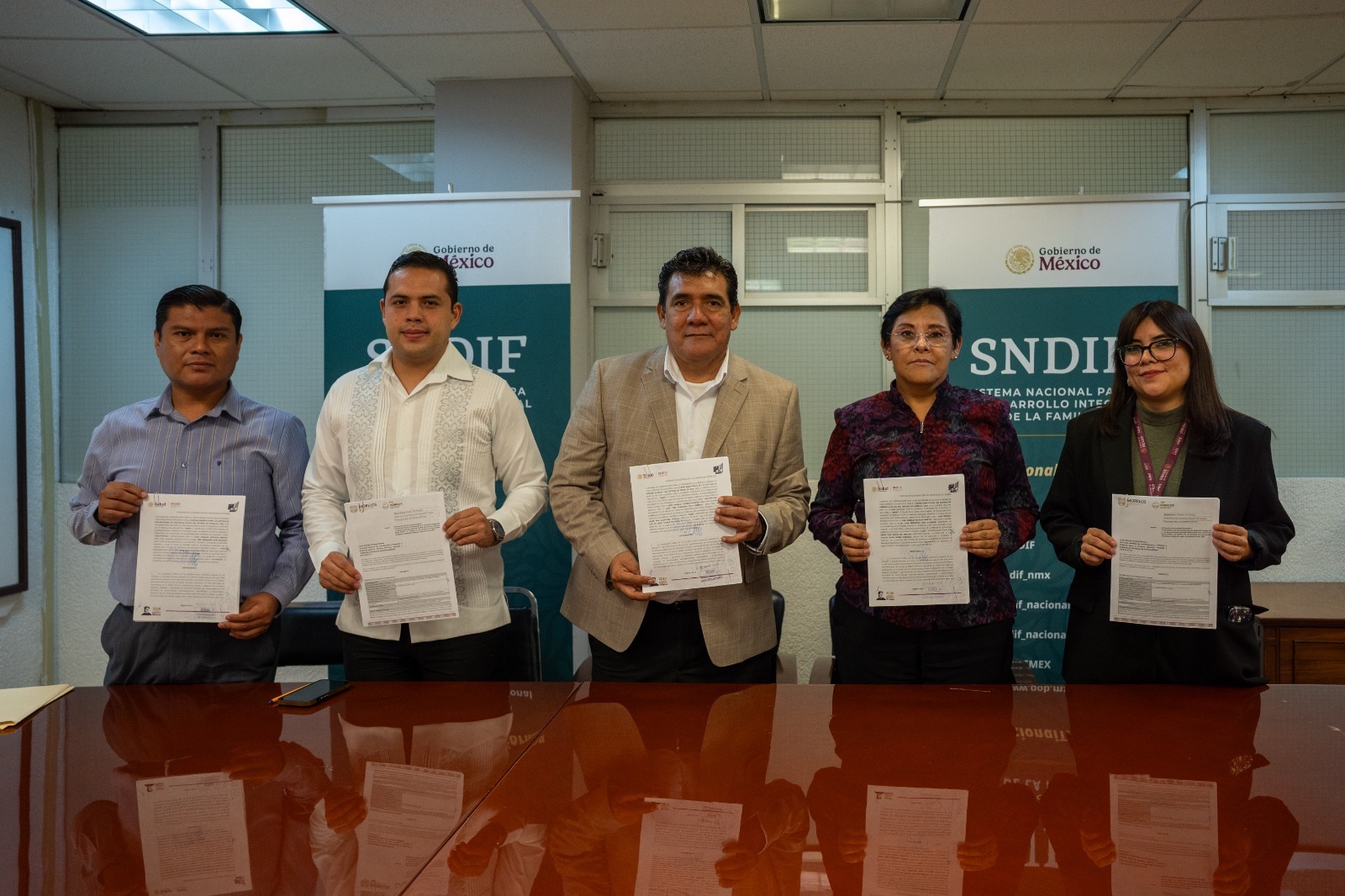  Firma SEDIF y SNDIF paquete de proyectos en beneficio de las personas sujetas de asistencia social