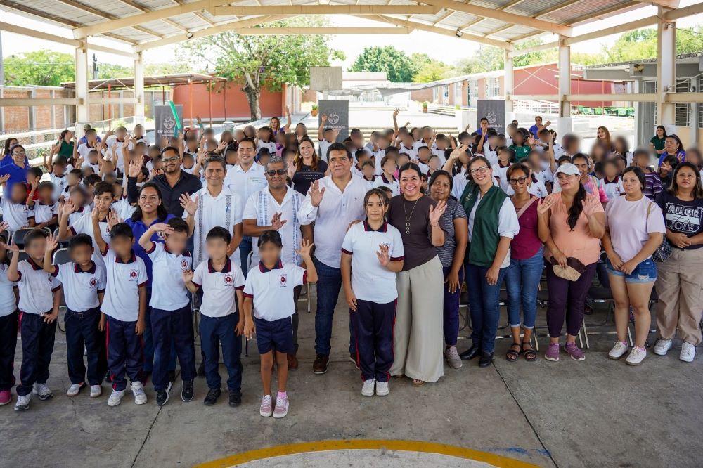  Incentiva SEDIF producción de alimentos a través de huertos escolares