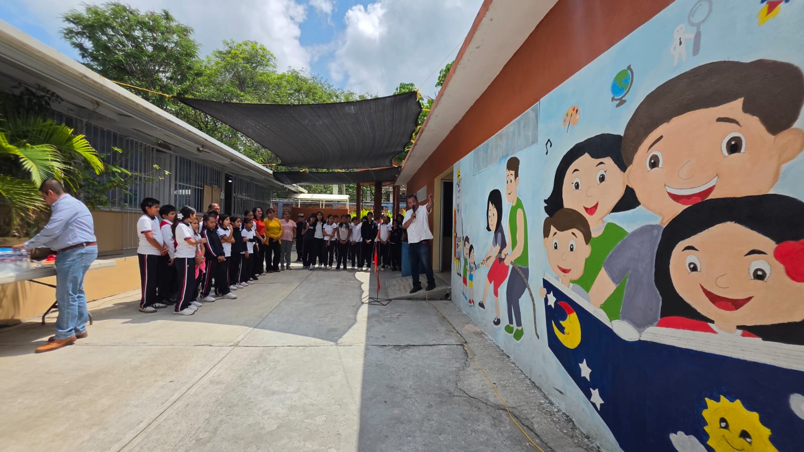 Refuerza IEBEM identidad comunitaria con murales creados por estudiantes de educación básica