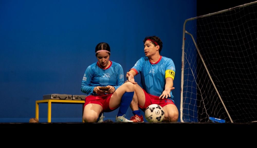 El Centro Cultural Teopanzolco presenta cartografía de futbol; o de cómo papá se fue, una reflexión escénica sobre la memoria, la identidad y los vínculos familiares