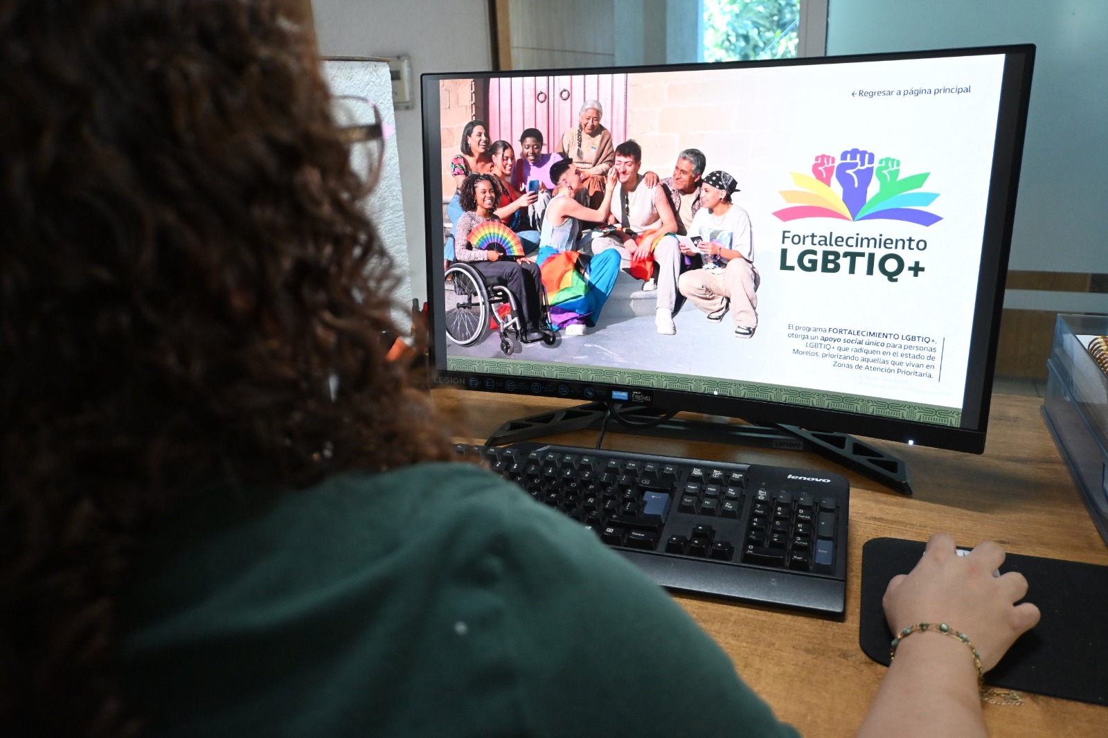 Fortalece Gobierno de Morelos inclusión de la población LGBTIQ+ con acceso digital a programa social
