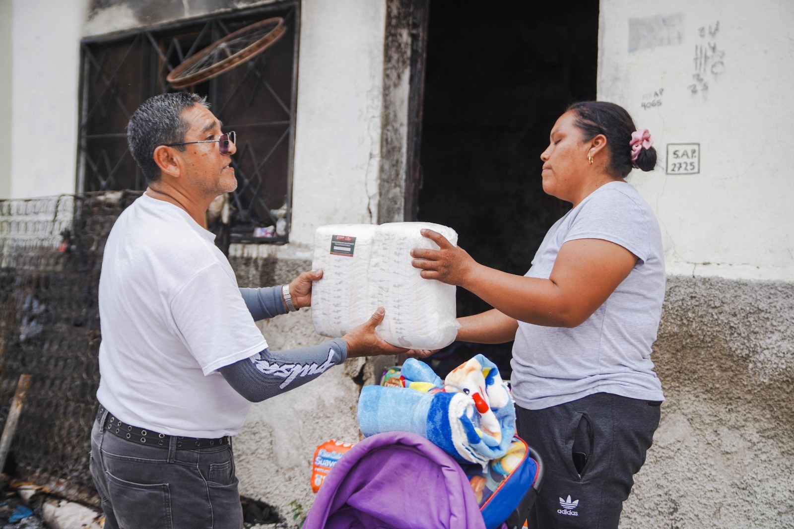  Atiende SEDIF de manera oportuna a familia afectada por incendio en Zacatepec
