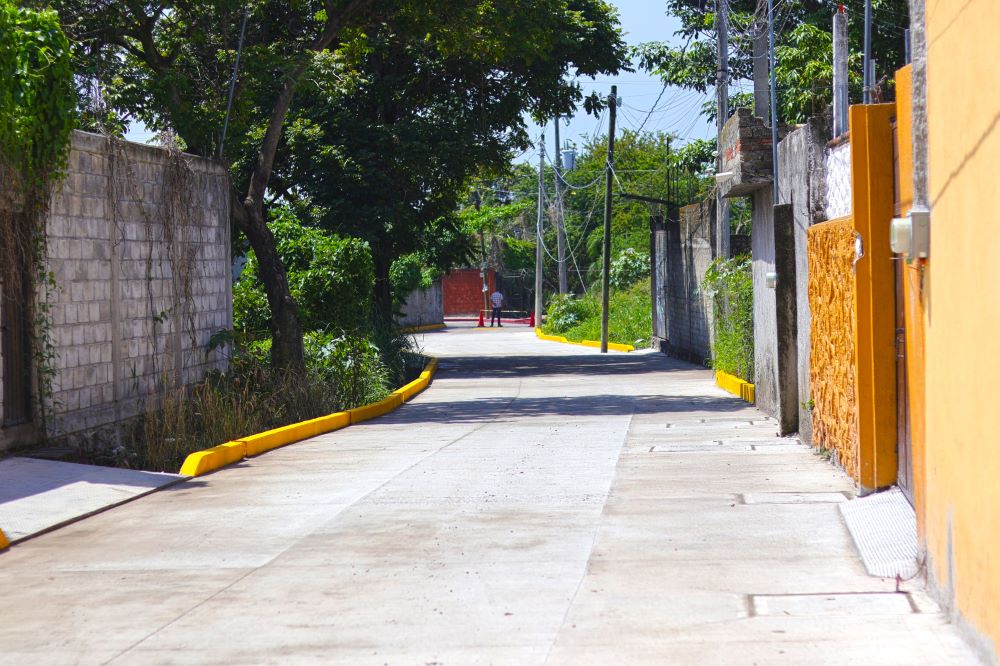 Mejora Gobierno Estatal movilidad, seguridad y actividad económica con la rehabilitación de la calle Belén en Temixco