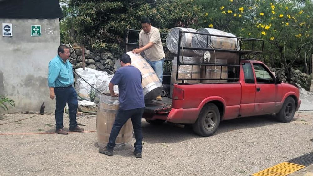 Avanza Gobierno estatal en certificación del mezcal morelense