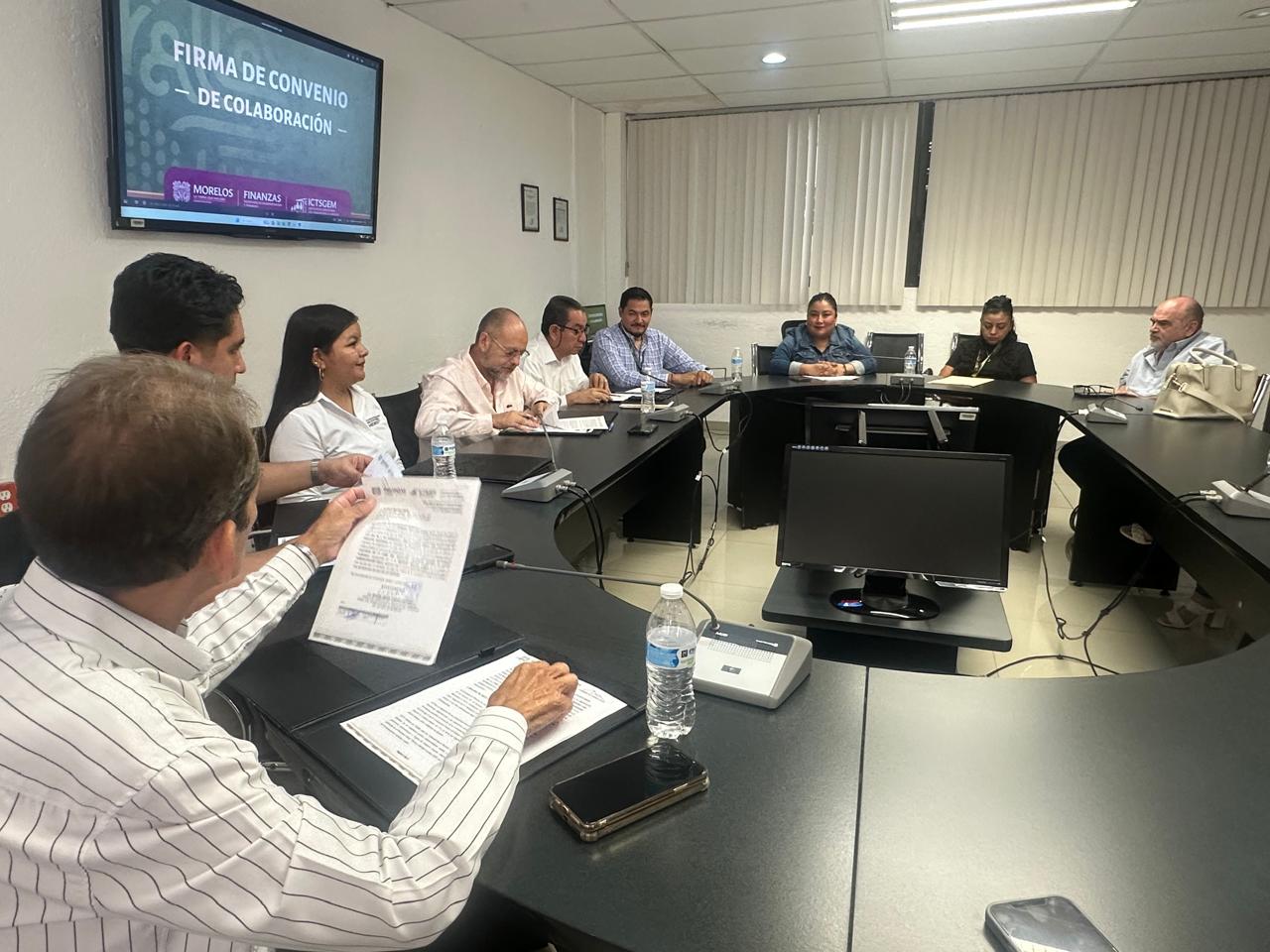 Firman convenios Instituto de Crédito con empresas que otorgan descuentos a las y los afiliados