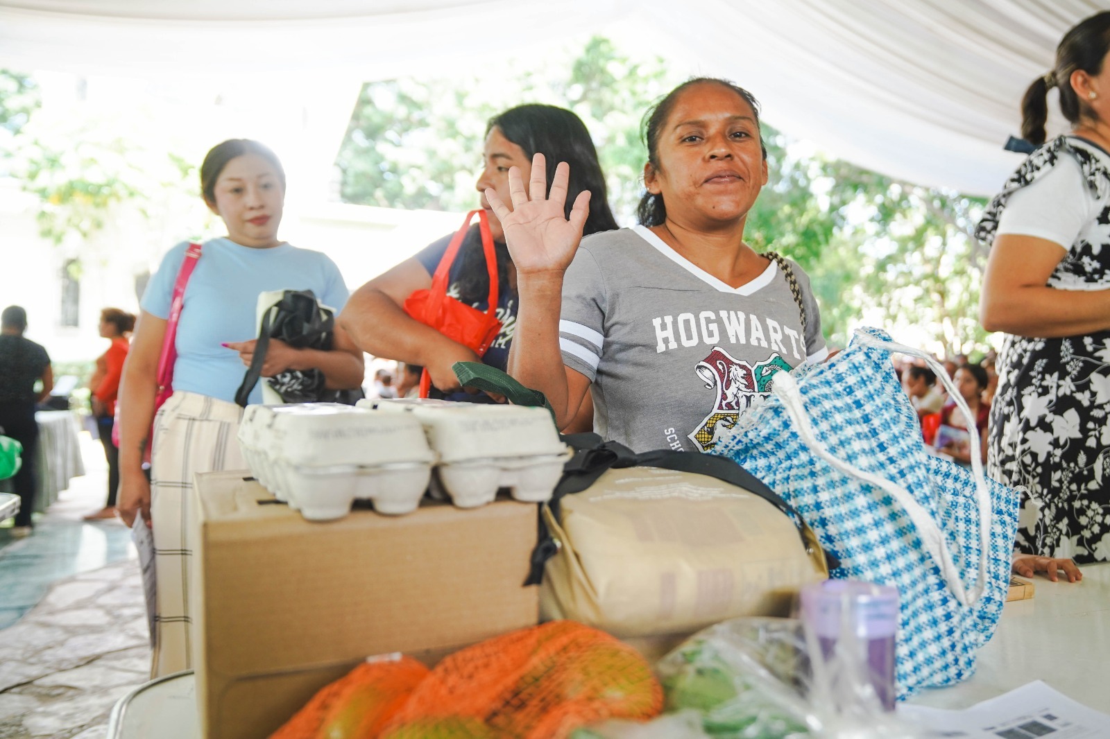 Entrega SEDIF canastas alimentarias en la región oriente