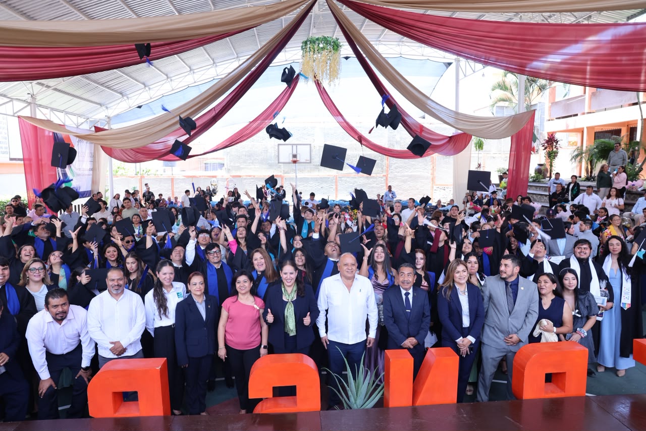 Acompaña Gobierno de Morelos graduación de nueva generación de docentes