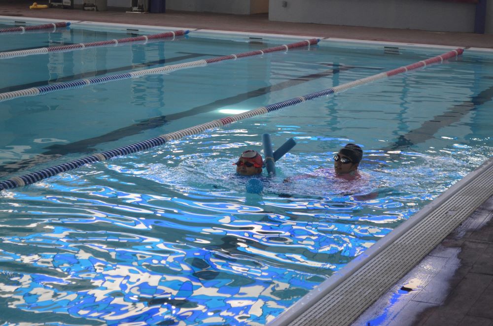 Imparte Indem clases de natación en escuela formativa del Centenario
