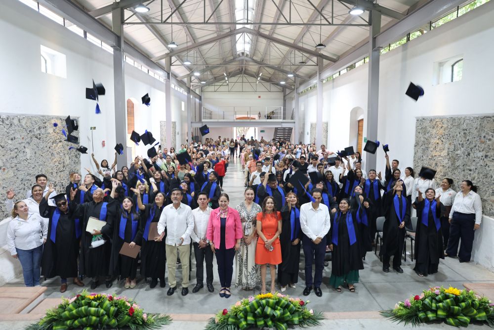 Entrega gobierno de Morelos certificados de preparatoria abierta 