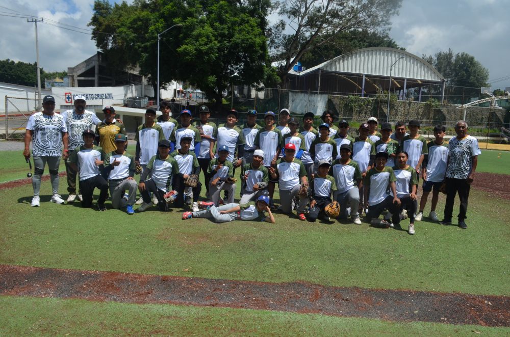 Entrega INDEM material deportivo y uniformes a la preselección morelense de béisbol
