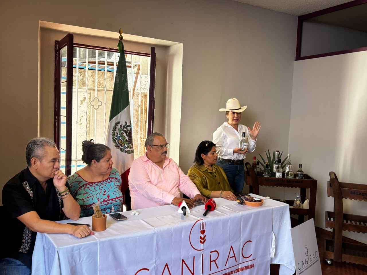 Entrega SDEYT equipamiento a Canirac para fortalecer la comercialización del mezcal Morelense