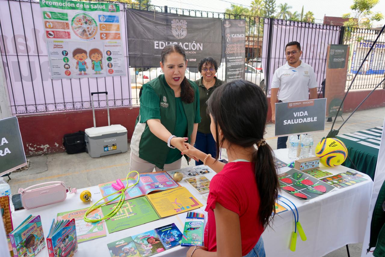 Acerca Gobierno de Morelos servicios y oportunidades educativas a familias de Cuautla