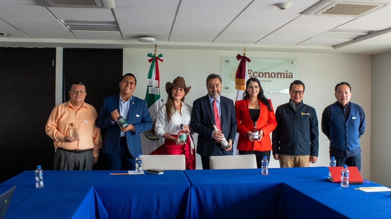 Establece SDEyT coordinación con IMPI para posicionar el mezcal morelense