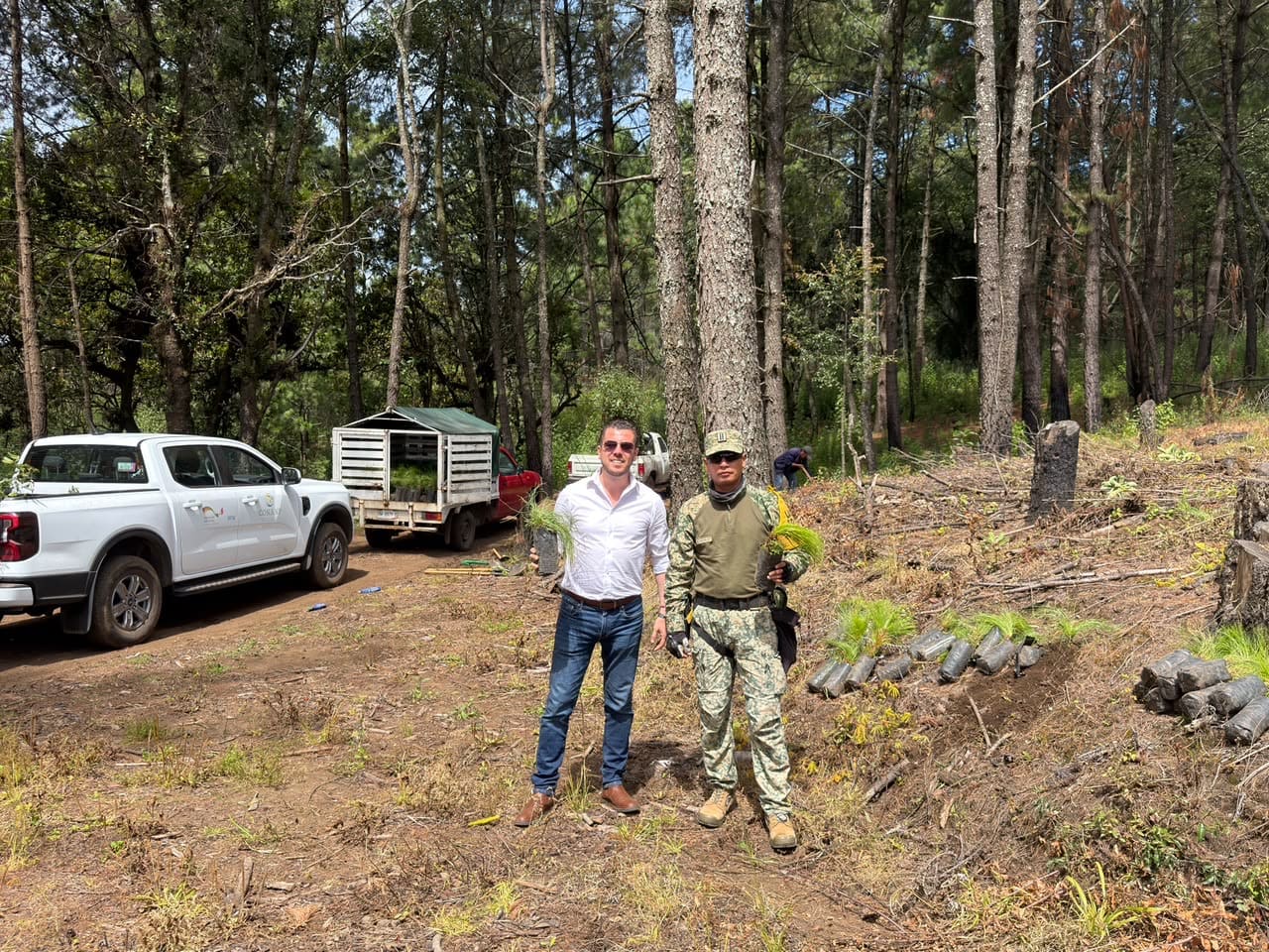 Participa Morelos en quinta jornada de reforestación en Tlalnepantla