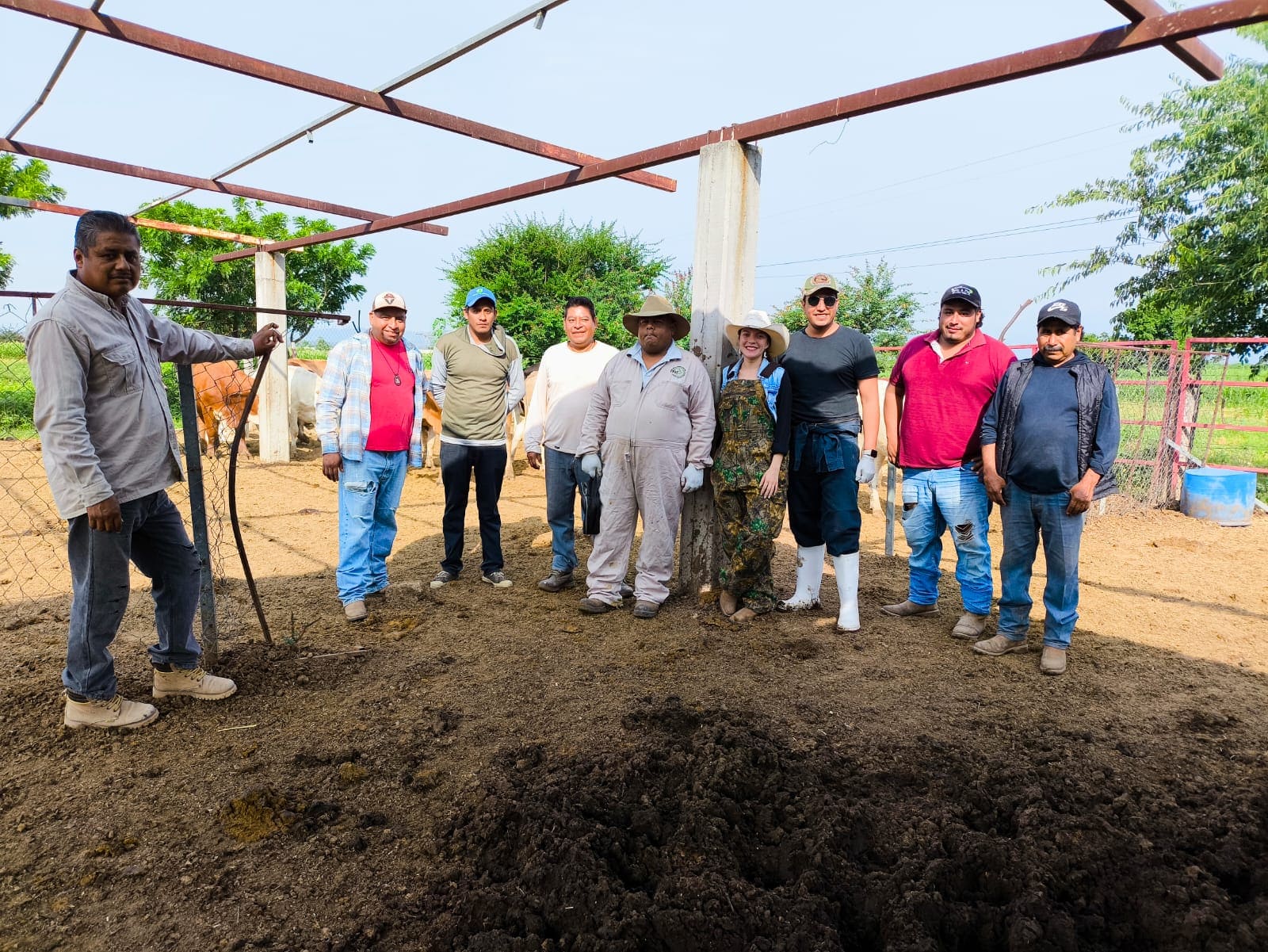 Aplica Sedagro vacunación ganadera y brinda herramientas digitales a productores de Cuautla