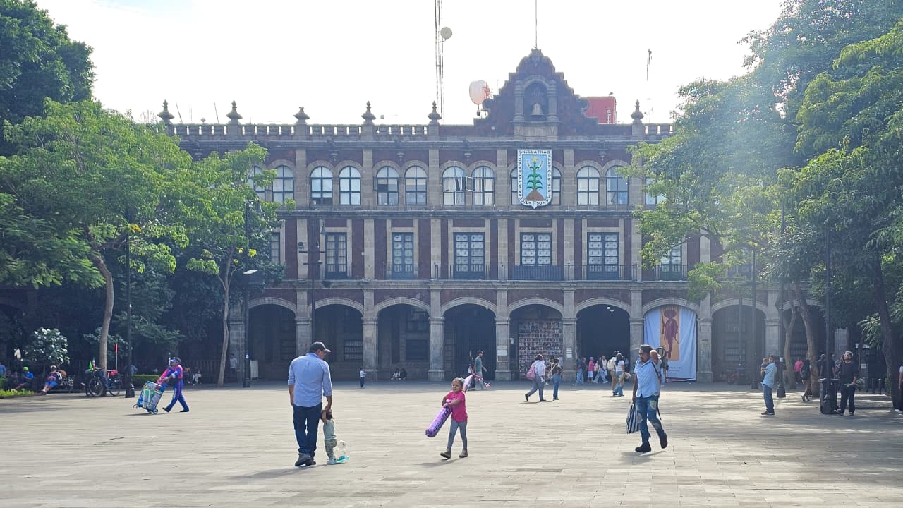 Familias y Visitantes hacen suya la Plaza General Emiliano Zapata Salazar