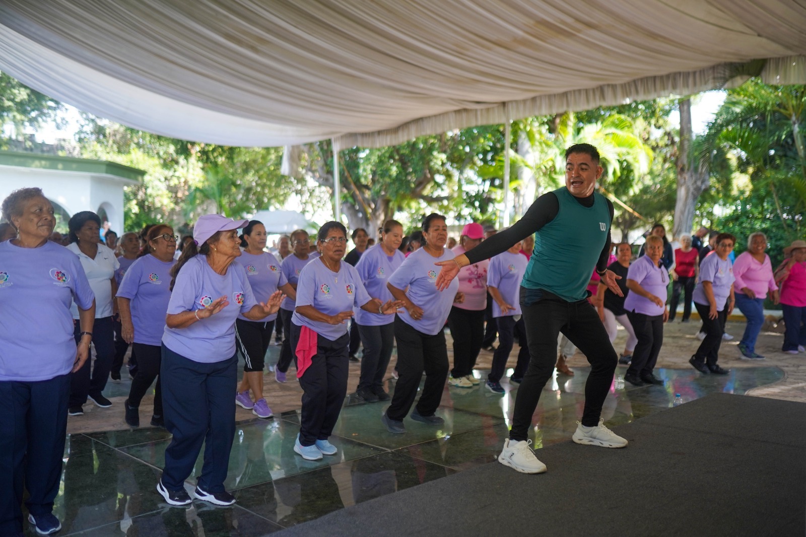 Celebra Sedif con 292 personas adultas mayores entre música, activación física y convivencia