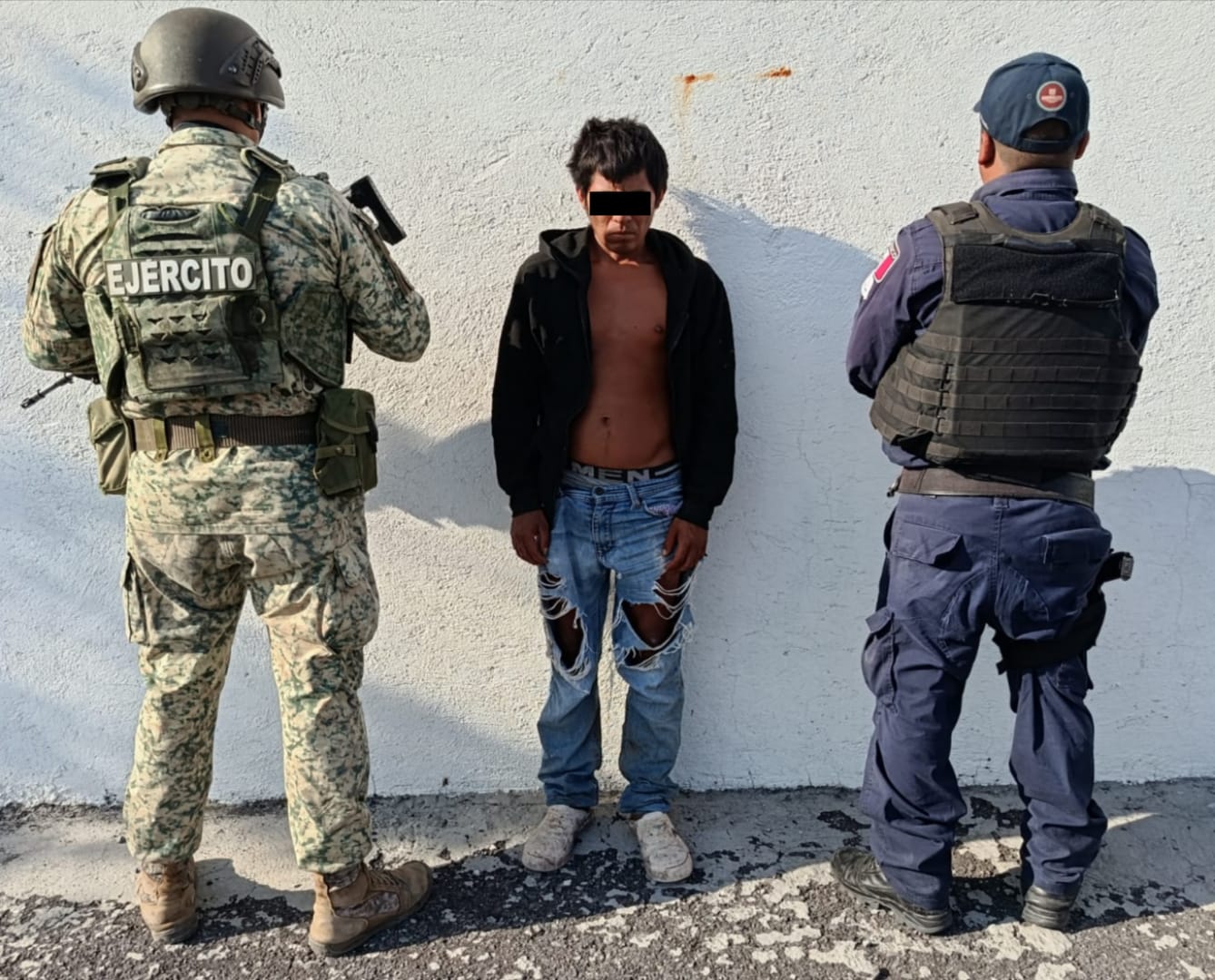 Estrategia “Morelos por la Seguridad” permite detención de un masculino por delitos contra la salud y portación de arma de fuego en Axochiapan