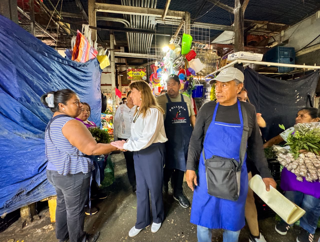  El mercado Adolfo López Mateos sigue de pie y cuenta con el total apoyo del Gobierno de Morelos: Margarita González Saravia