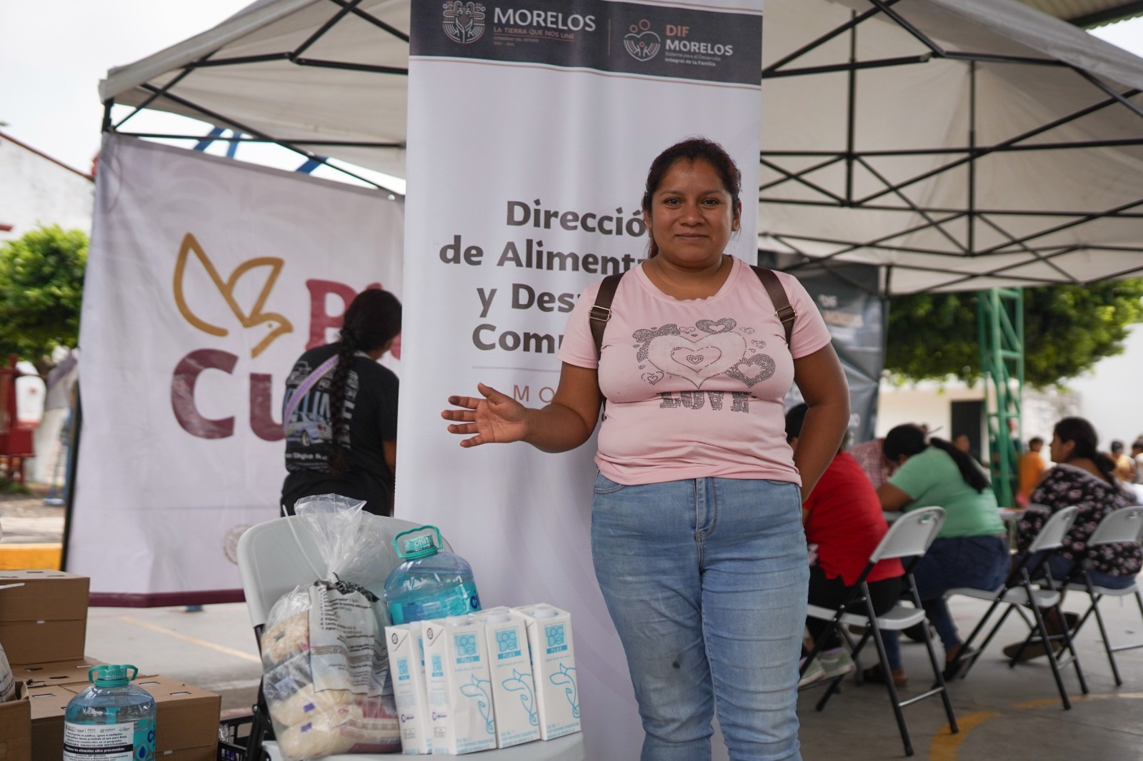 Brinda Sedif apoyos funcionales y alimentarios a familias de Tetelcingo