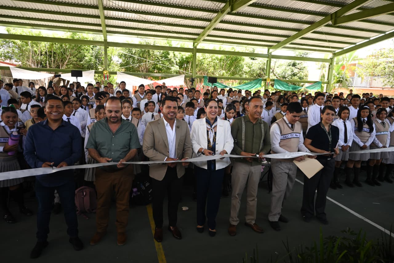 Entrega Gobierno de Morelos nueva techumbre para mejorar espacios educativos en Xochitepec