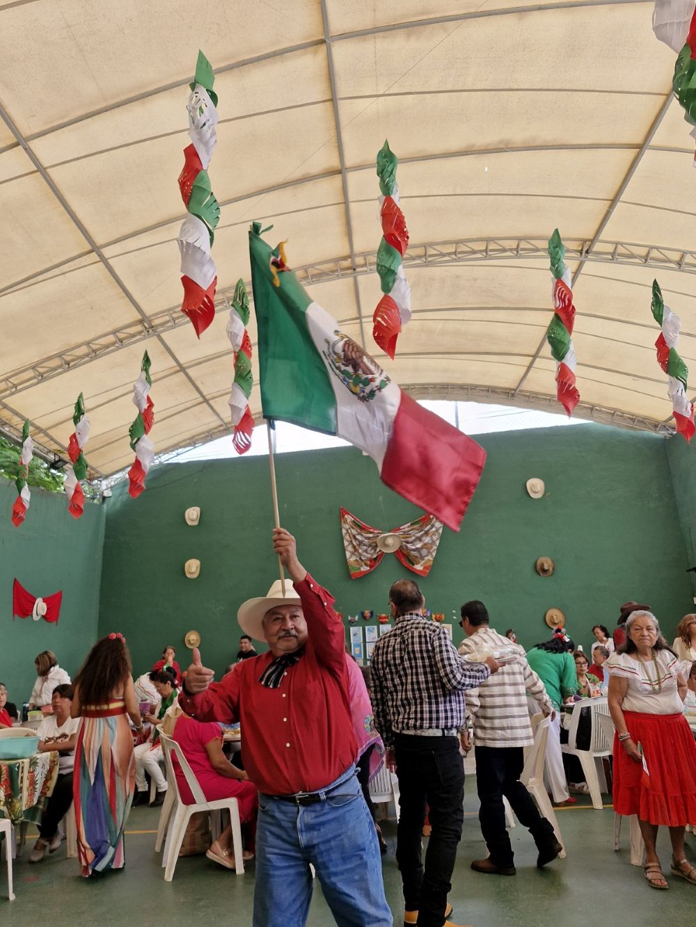 Celebran Personas Adultas mayores fiestas patrias en Casa de Día “El Tabachín”