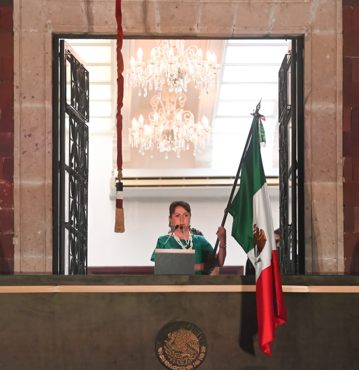 Honra Gobernadora Margarita González Saravia raíces históricas de Morelos al encabezar el Grito de Independencia