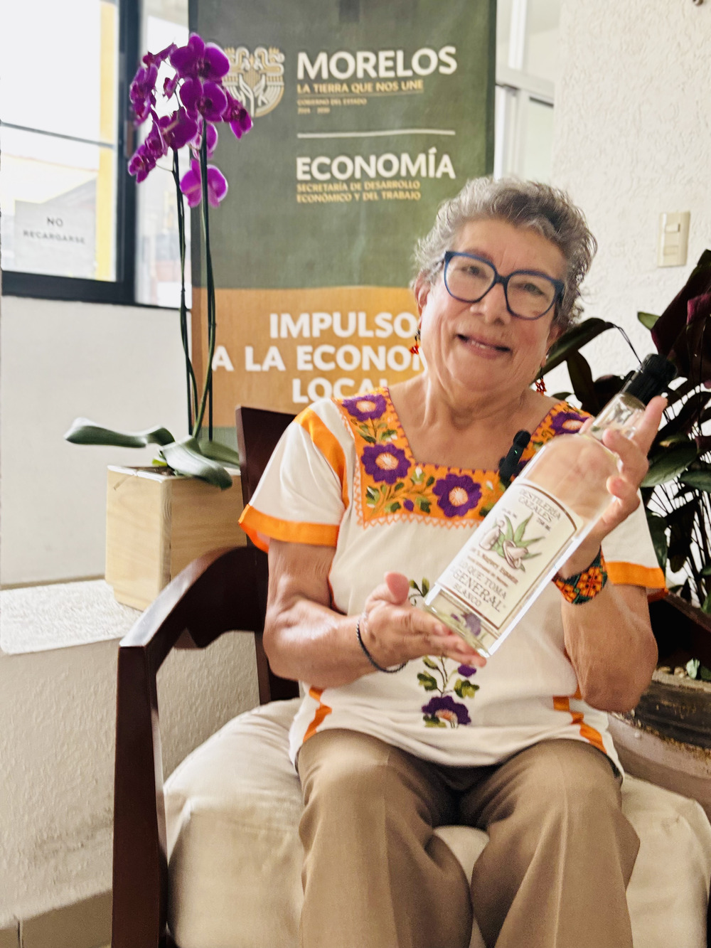 Convierte Productora Morelense 26 años de tradición en una marca de mezcal certificada