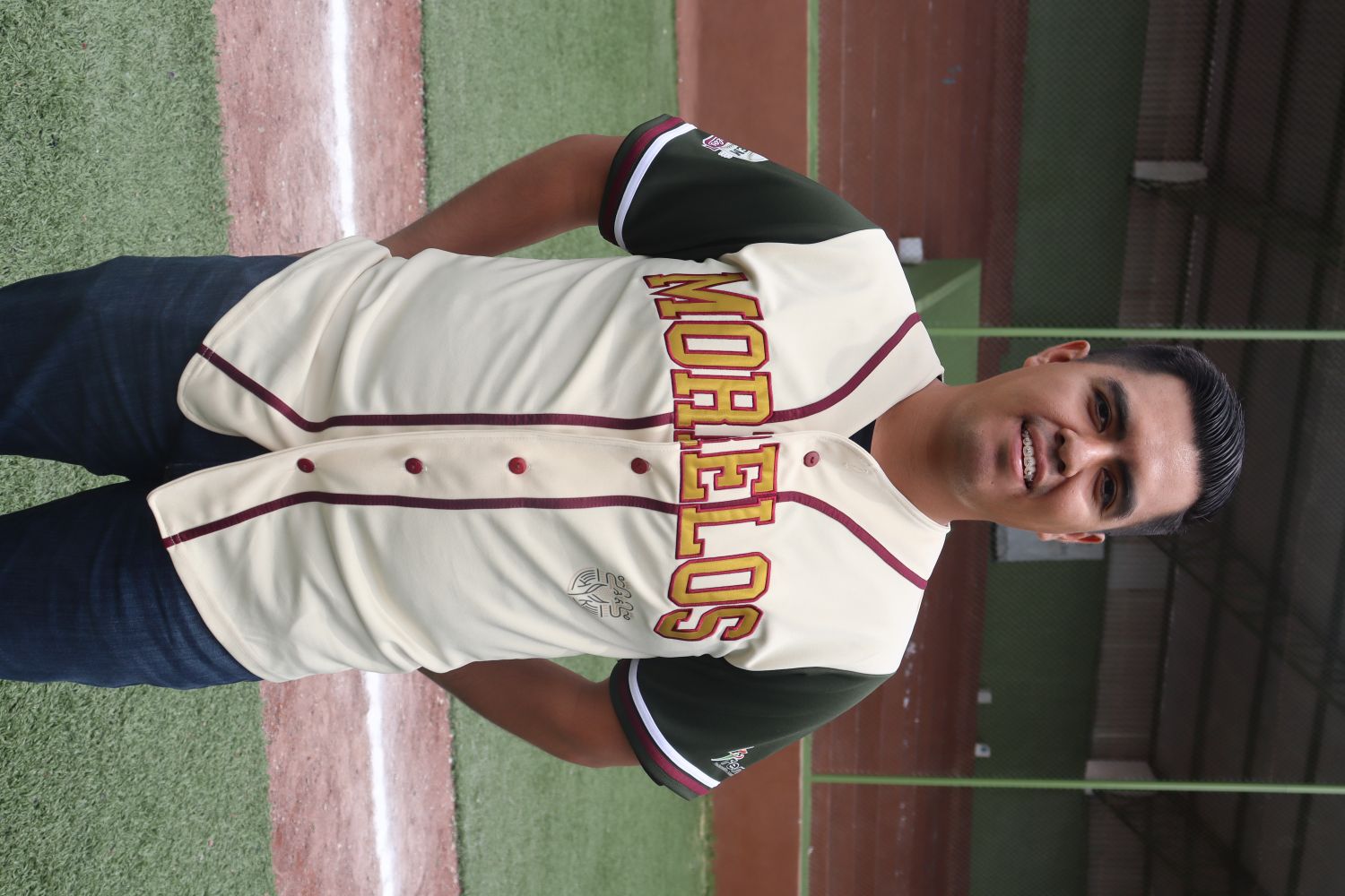 Da morelense el salto al béisbol profesional como ampáyer