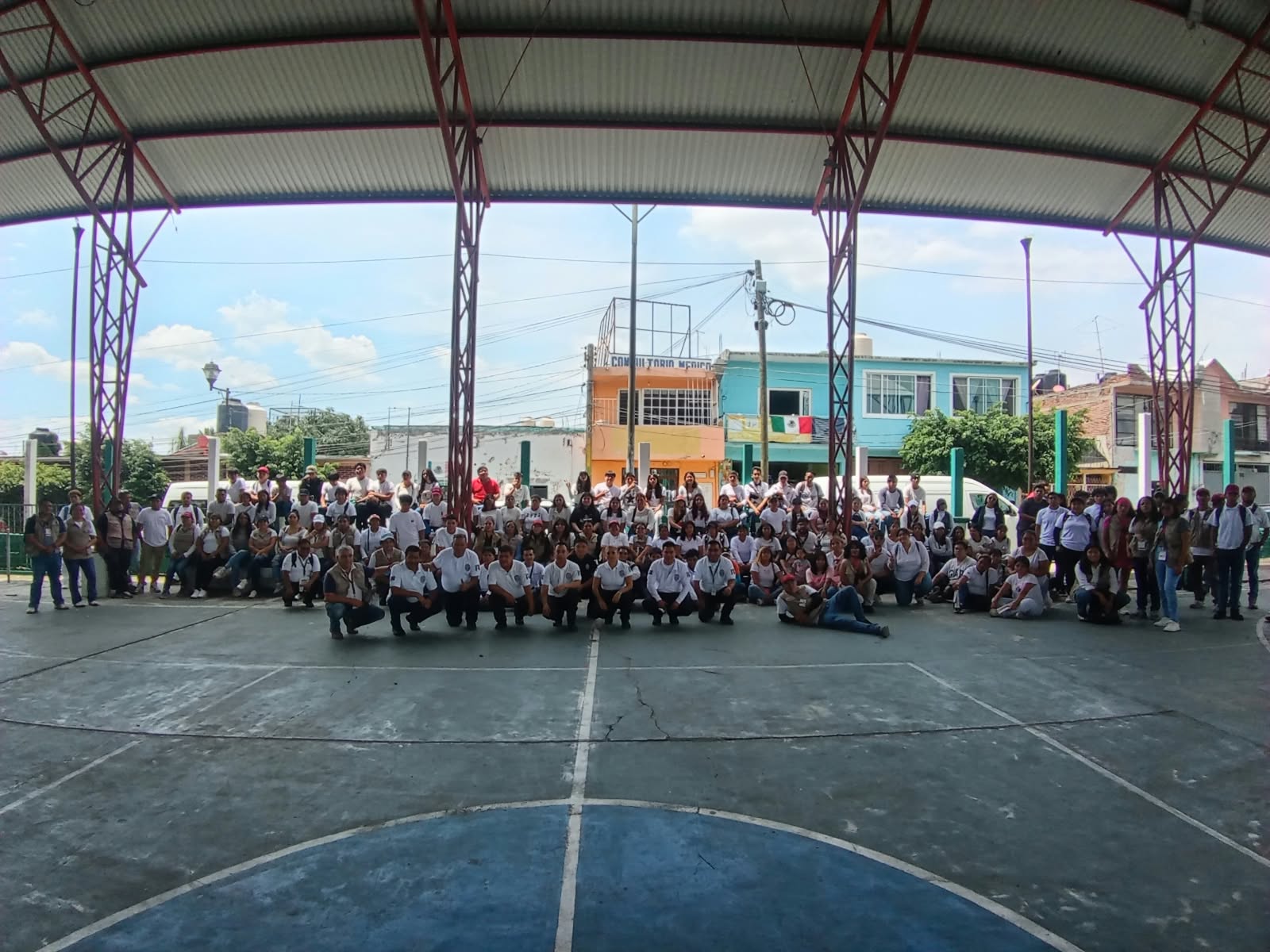 Disfrutan familias de la banda de música de la SSPC Morelos en la cancha techada de bomberos de Cuautlixco